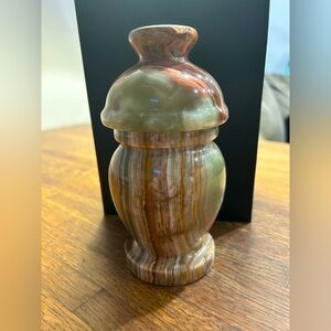 Onyx Jar With Lid